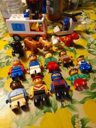 Grande lotto Lego con Treno,personaggi e mattoncin