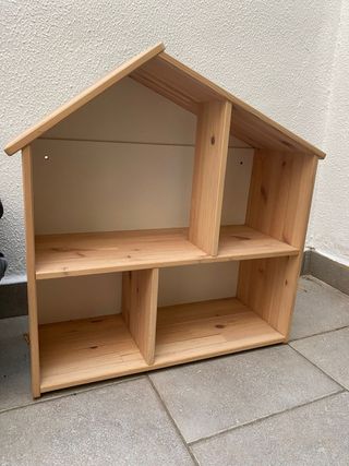 Casa de muñecas de madera
