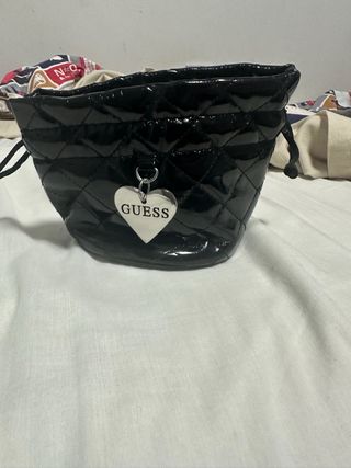 Neceser Guess Negro Acolchado Corazón