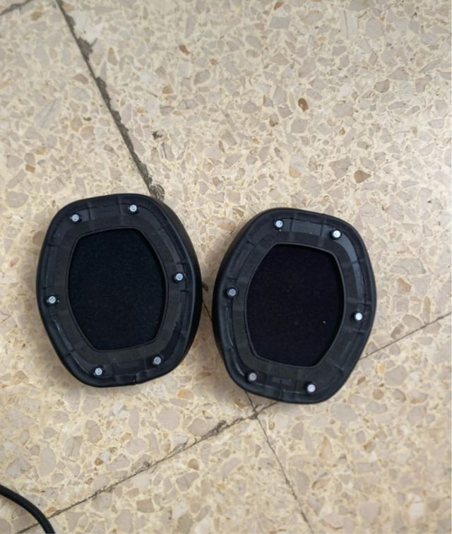 Cascos GAME negros. El cable mide 212cm.