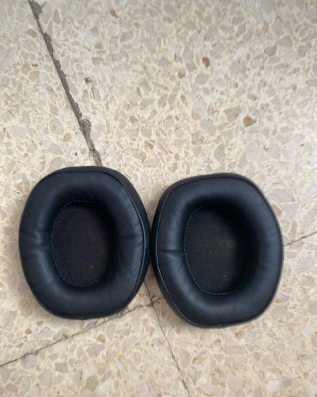 Cascos GAME negros. El cable mide 212cm.