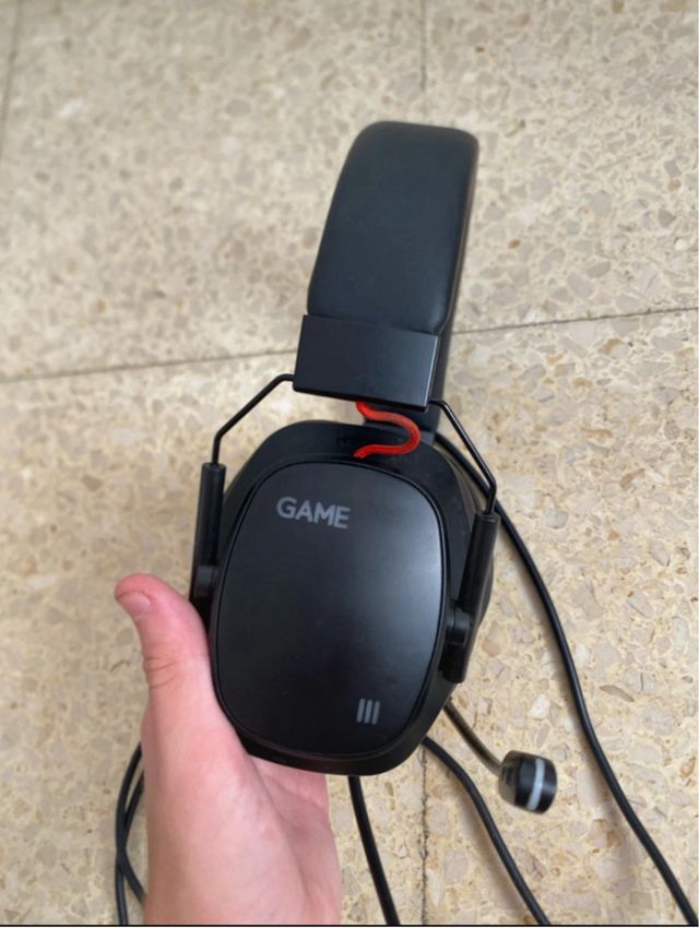 Cascos GAME negros. El cable mide 212cm.
