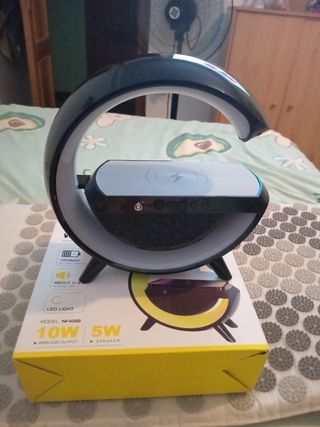 Altavoz LED Bluetooth con Cargador Inalámbrico