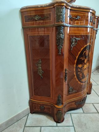 Mobili in legno massello dipinto a mano