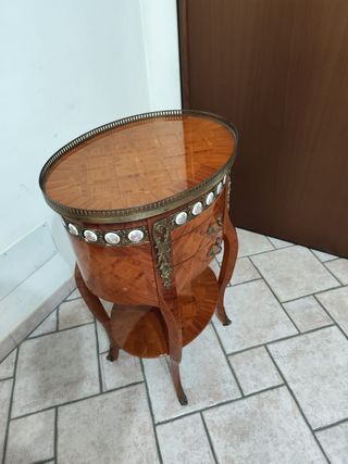 Mobili in legno massello dipinto a mano