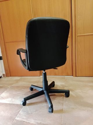 Silla de escritorio negra