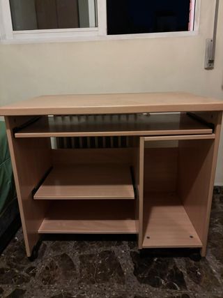 Escritorio de estudio de madera marrón claro
