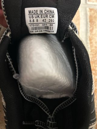 Zapatillas deportivas beige y grises