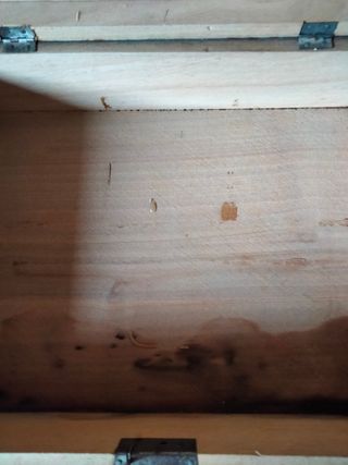 Costurero o caja de madera antigua decorada