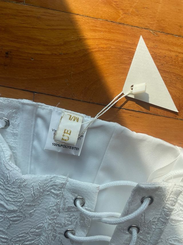 Bustino con allacciature