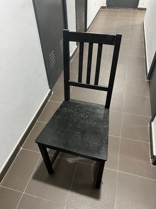 Silla de madera negra Ikea