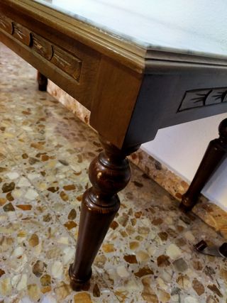Mesa de centro de mármol y madera