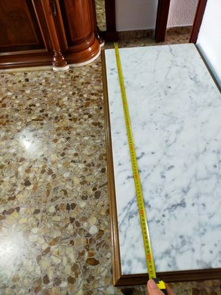 Mesa de centro de mármol y madera