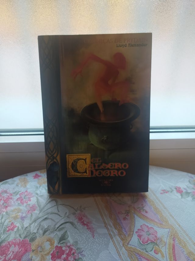 El Caldero Negro / The Black Cauldron (Cronicas...