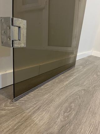 Resguardo de banheira em vidro