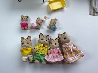Familia Sylvanian Gatos y mobiliario