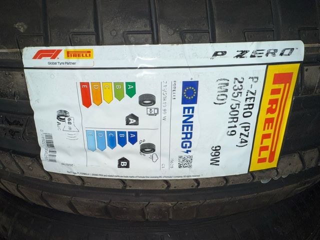 Neumáticos Pirelli P-ZERO (PZ4) 235/50R19 99W MO