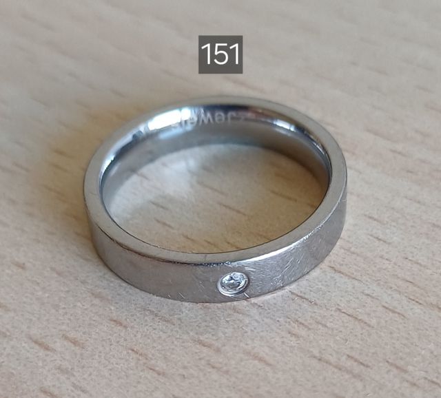 Anello acciaio con zircone