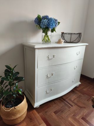 Cómoda vintage blanco roto shabby chic