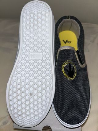 Zapatos de niño grises TALLA 34 nuevos.