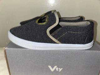Zapatos de niño grises TALLA 34 nuevos.