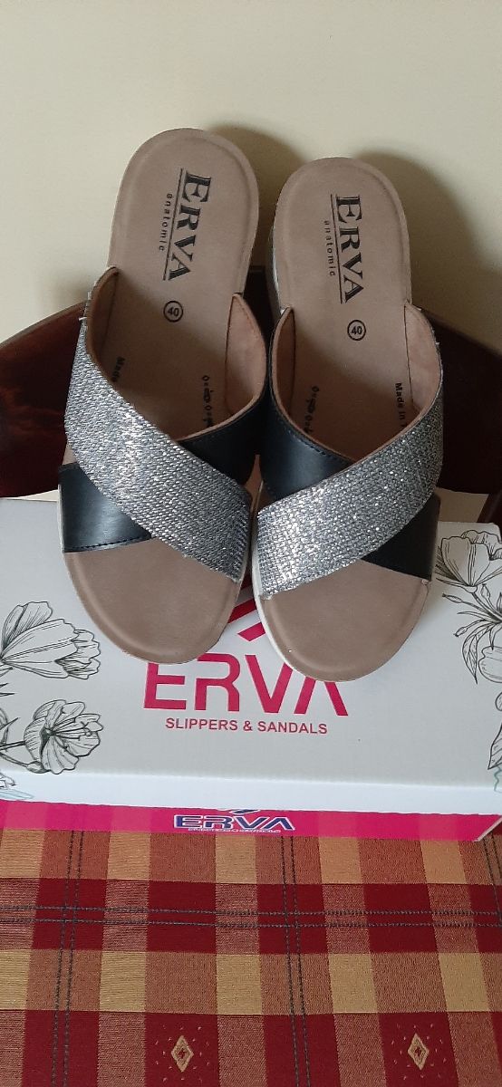 Ciabatte eleganti ERVA N.40.calzano molto comode.