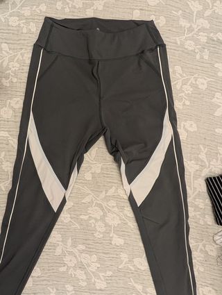 Mallas deportivas push up grises y blancas