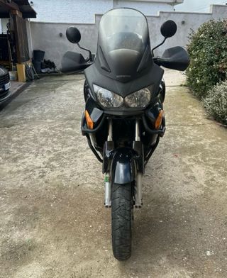 Si vende honda varadero 1000xl abs en buen estado