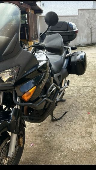 Si vende honda varadero 1000xl abs en buen estado