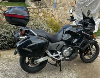 Si vende honda varadero 1000xl abs en buen estado