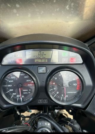 Si vende honda varadero 1000xl abs en buen estado