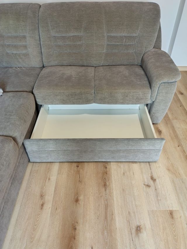 Divano letto grigio con contenitore