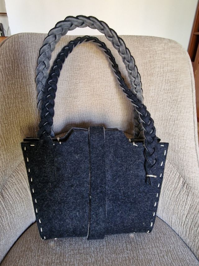 Borsa Tirolese in feltro con ciondoli