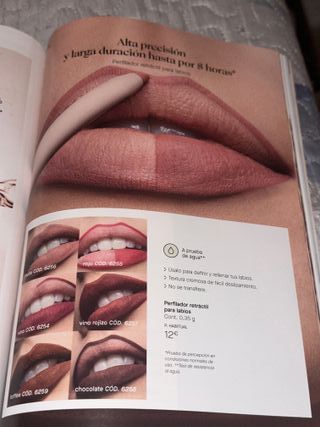 Perfilador retráctil para labios