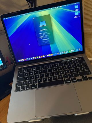 MacBook Pro 2020 16GB 512GB i5 2ghz Touchbar 13”
