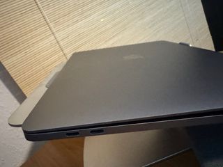 MacBook Pro 2020 16GB 512GB i5 2ghz Touchbar 13”