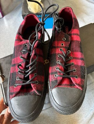 Zapatillas Converse a cuadros rojas