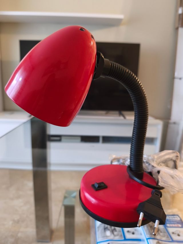 Lámpara de escritorio roja