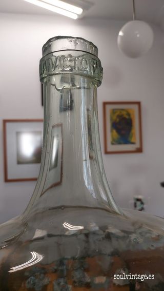 Antigua damajuana La Victoria