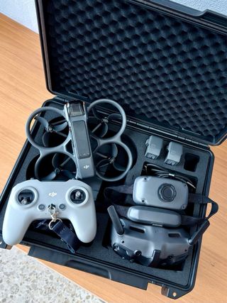 Pacchetto drone DJI Avata 2 Fly More Combo e altro