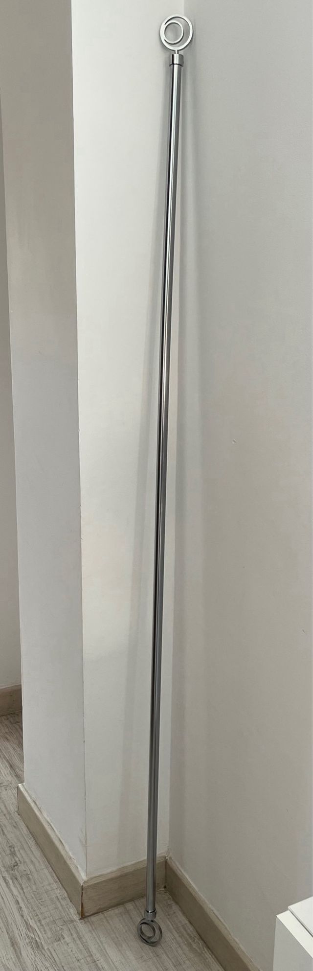 Barra extensible para cortina de metal