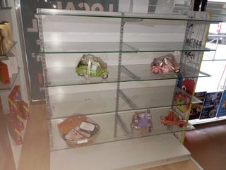 Estantería comercial de cristal y metal