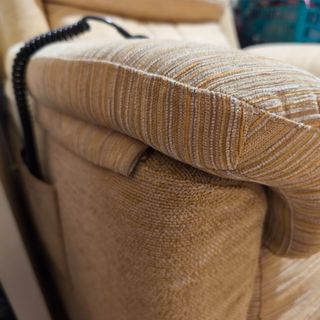 Sillón mecedora reclinable con reposa pies beige