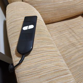 Sillón mecedora reclinable con reposa pies beige