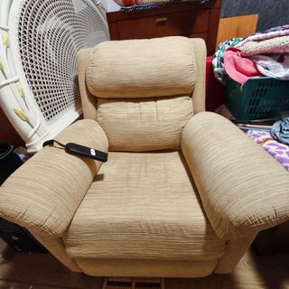 Sillón mecedora reclinable con reposa pies beige