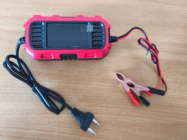 Cargador Baterías Coche 12V 2A 