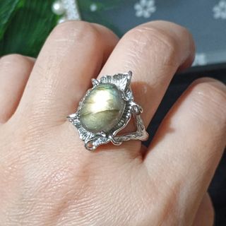 Anillo de Labradorita Natural(Luz dorada)