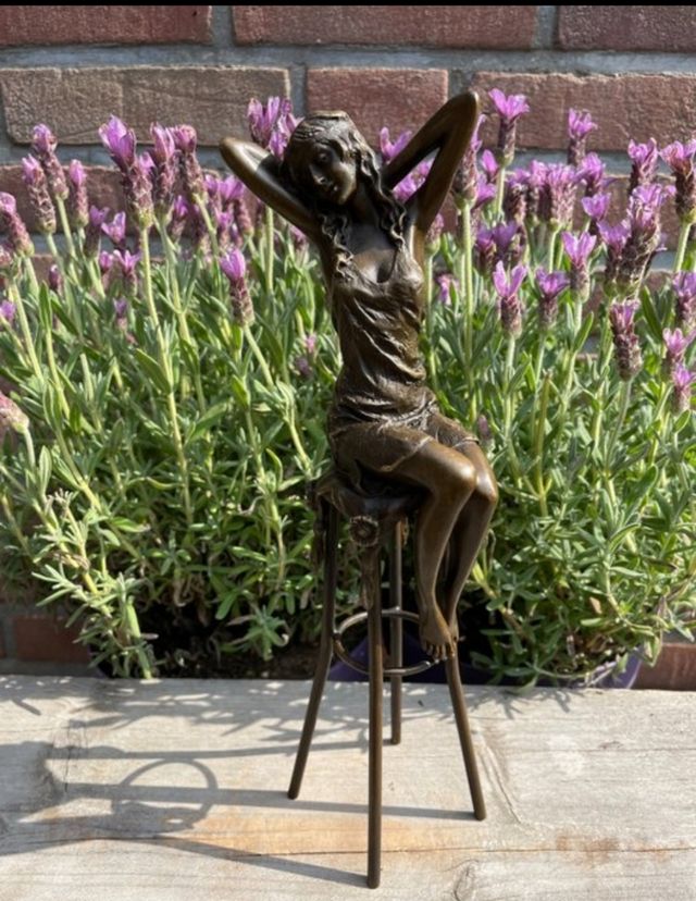 Figura de bronce ArtDeco