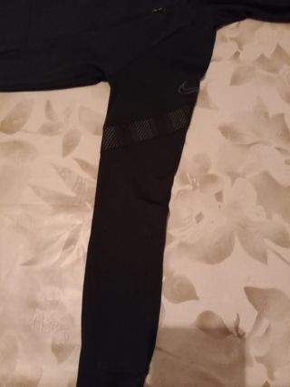Chaqueta con capucha Nike Negra