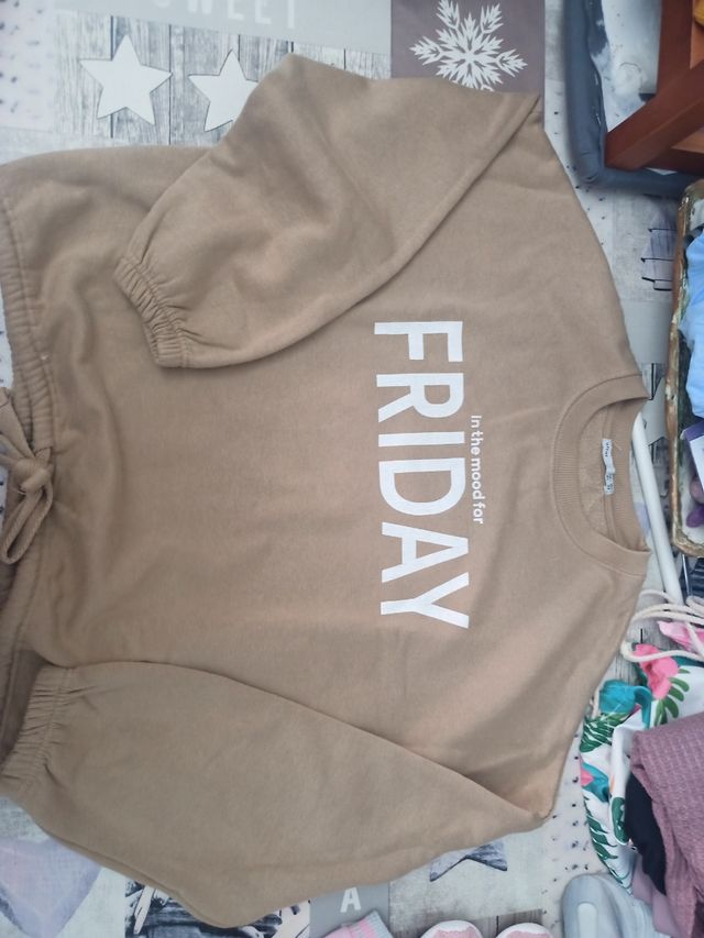 Sudadera beige con cordón ajustable